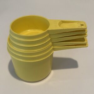 Tupperware 5 Piece Harvest Gold Measuring Cups  #761-762/764-766 ‎ Vintage